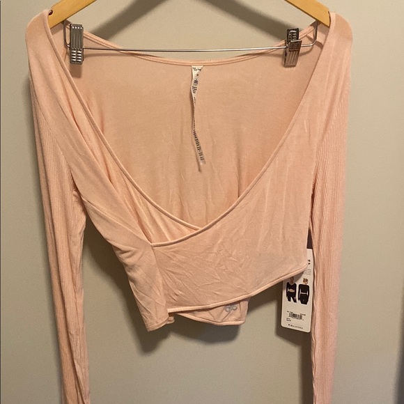 Alo Yoga Amelia Long Sleeve Crop Top. 
BNWT - Picture 9 of 10